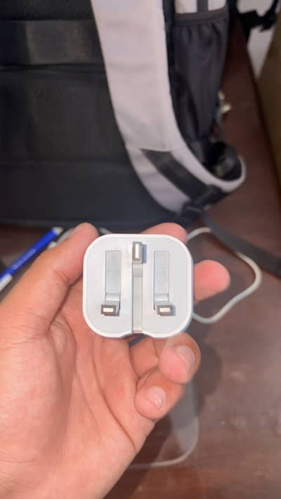 Apple best quality charger and lightning cable along with box