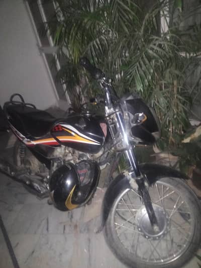 mint condition motorcycle 10/10 islamabad urgent sale