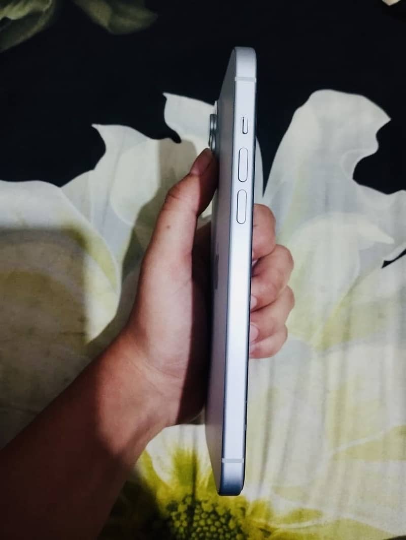 Apple iPhone 15 plus 4