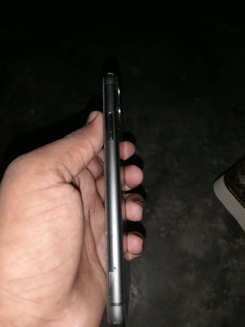 Apple iPhone 11 4