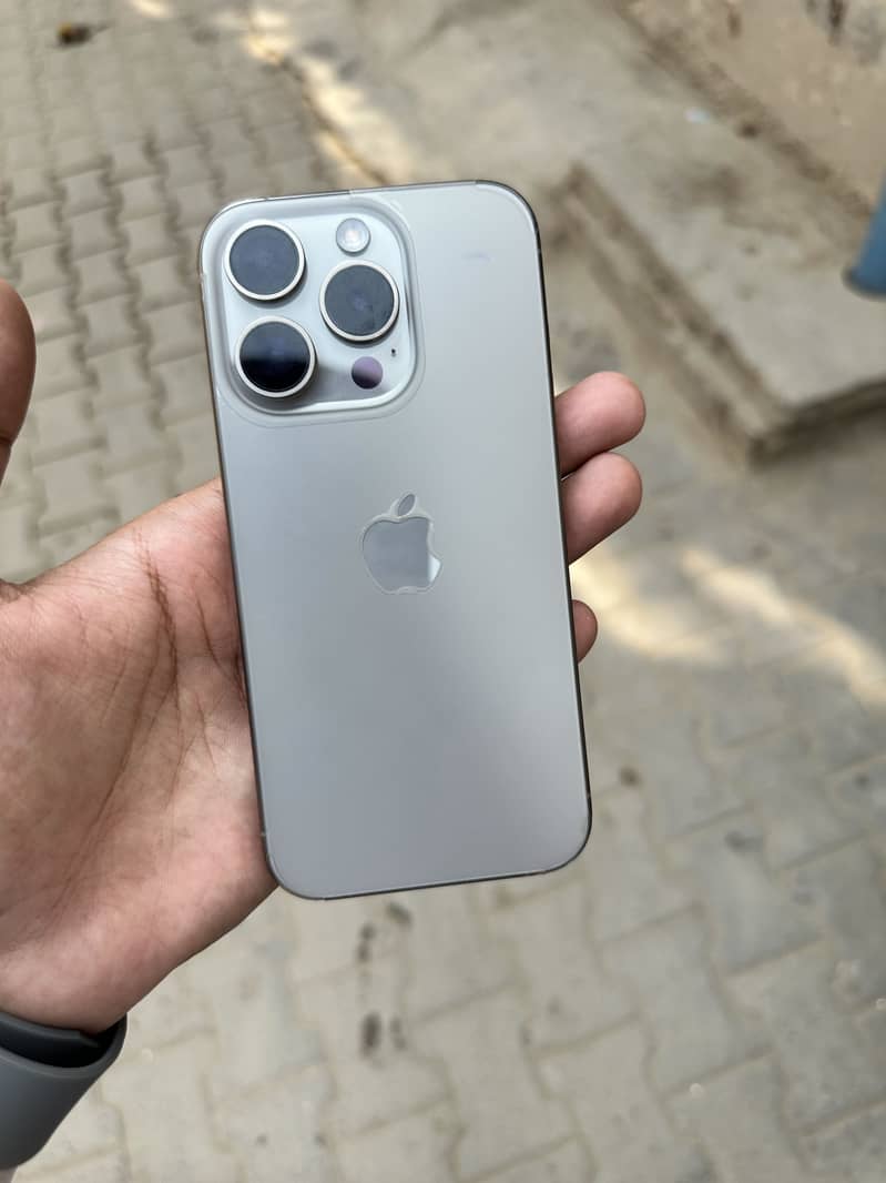 Apple iPhone 15 Pro 4