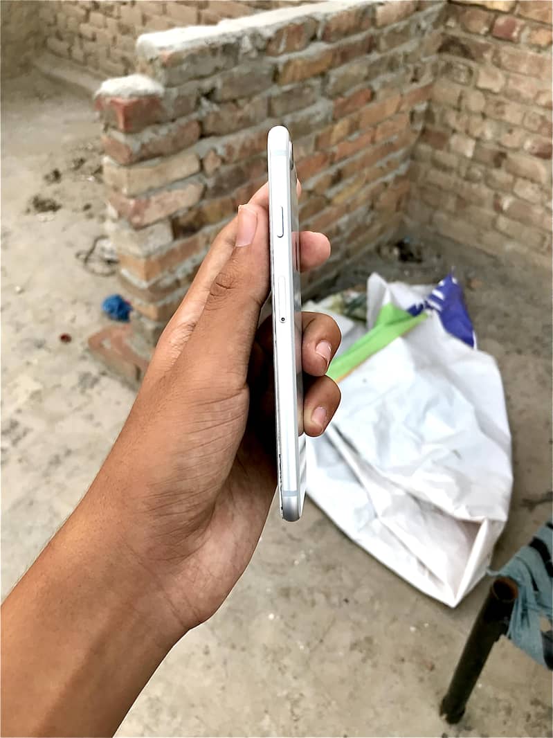 iPhone 8 64gb (03368696095) 4
