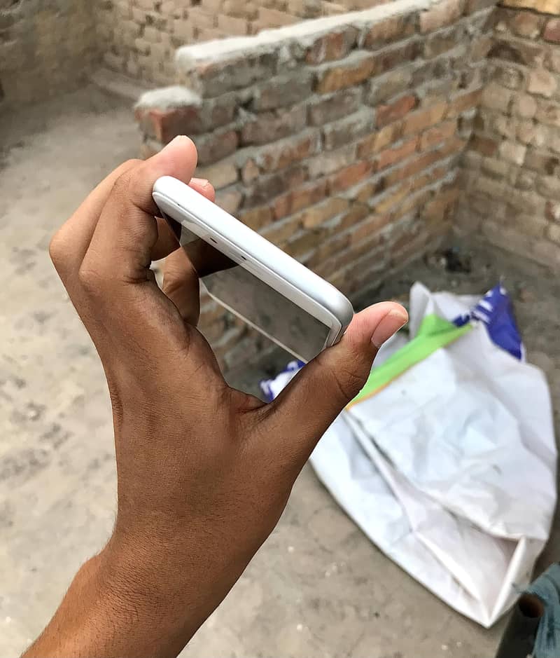 iPhone 8 64gb (03368696095) 11