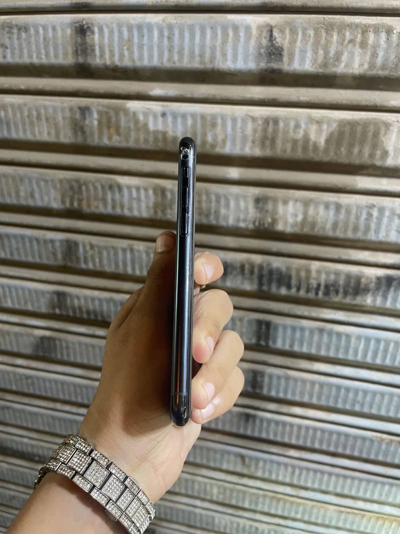 Apple iPhone 11 Pro 4