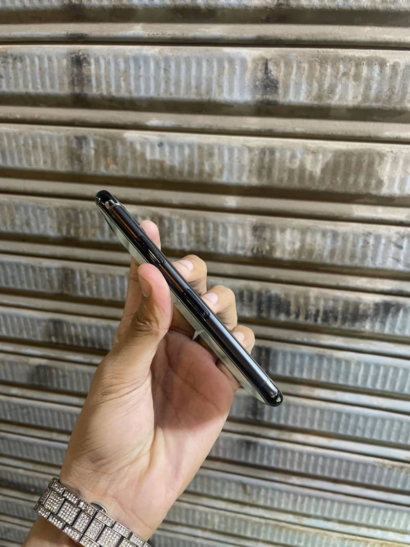 Apple iPhone 11 Pro 6