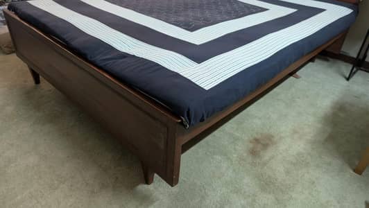 Queen size bed