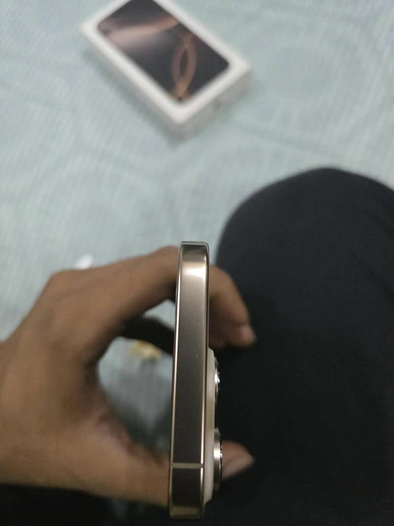 Apple iPhone 16 Pro 3