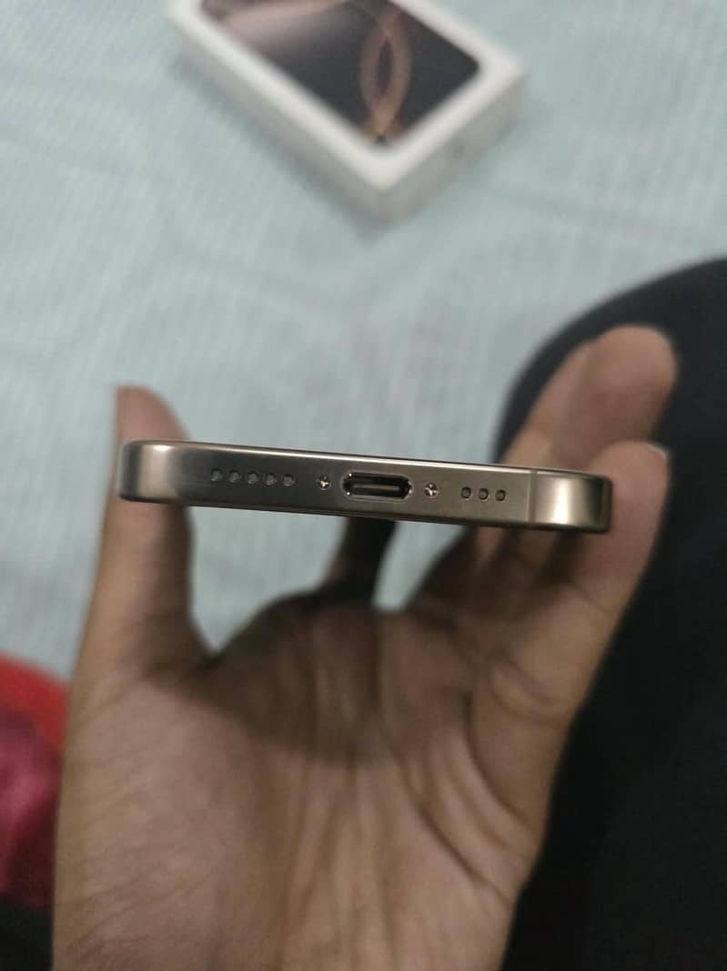 Apple iPhone 16 Pro 4