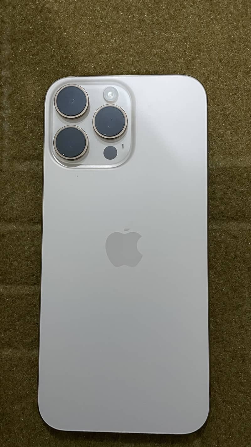Apple iPhone 16 Pro Max 3