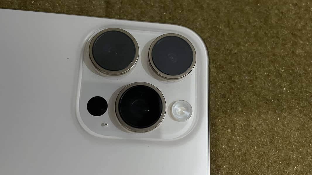 Apple iPhone 16 Pro Max 6