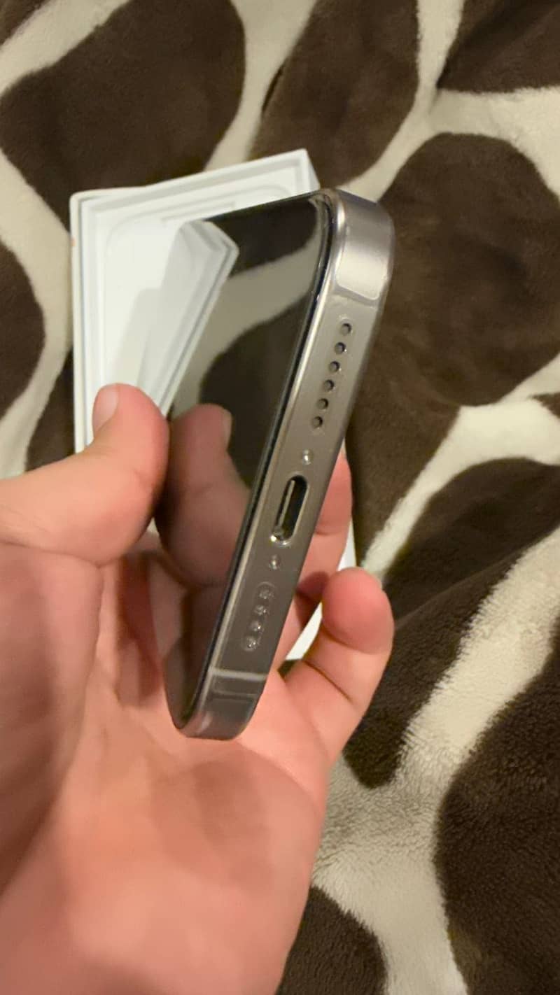 Apple iPhone 15 Pro Max 0