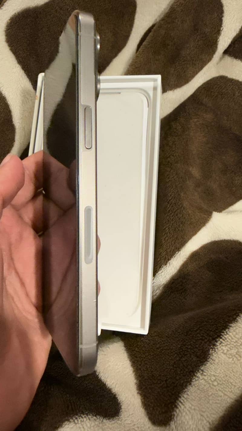 Apple iPhone 15 Pro Max 3