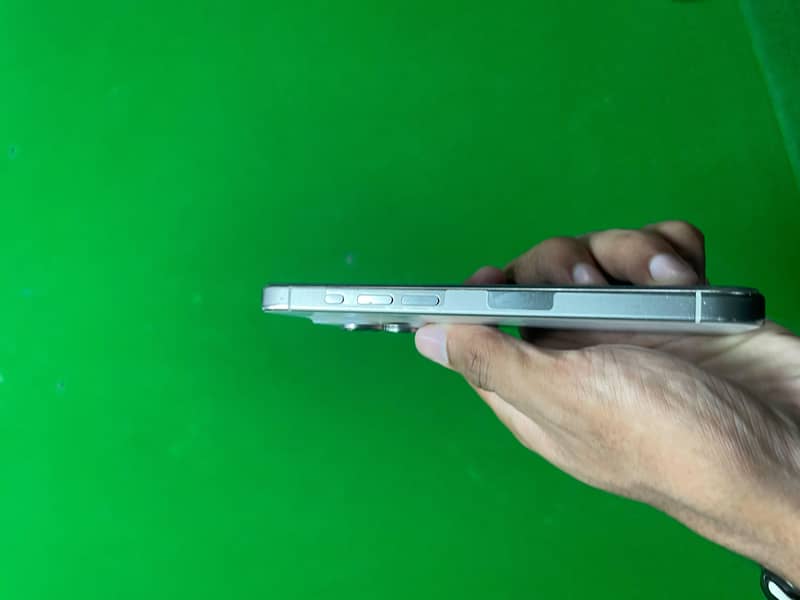 Apple iPhone 15 Pro 2