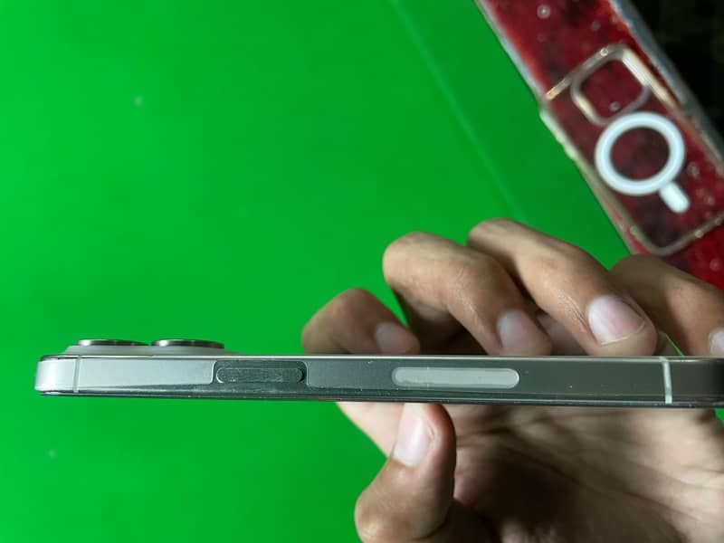 Apple iPhone 15 Pro 6