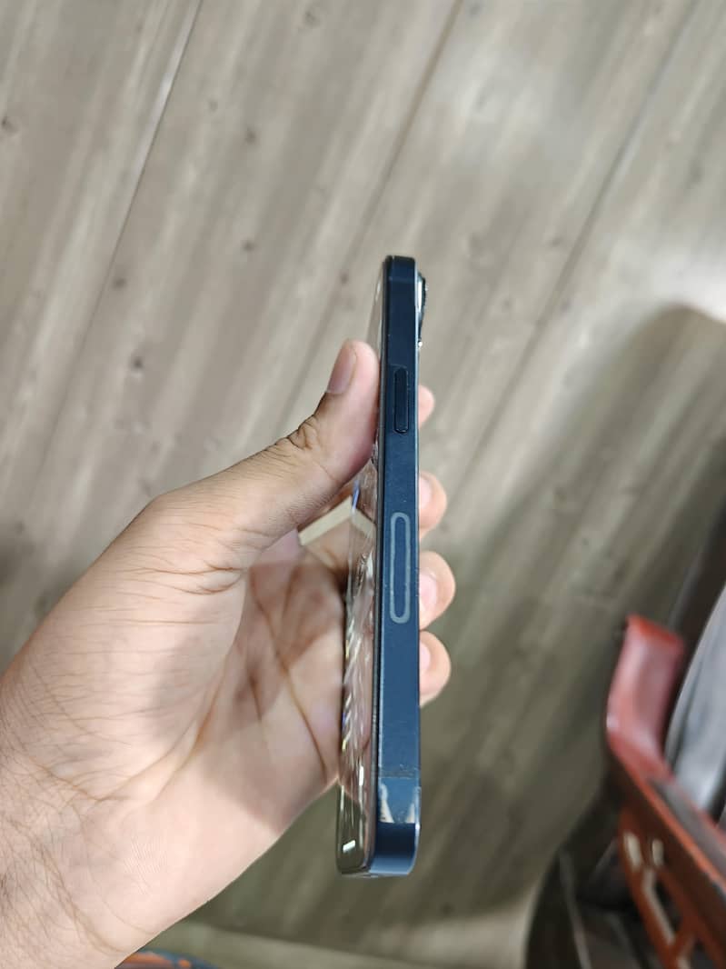 Apple iPhone 14 3