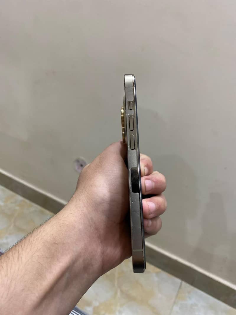 Apple iPhone 14 Pro 2