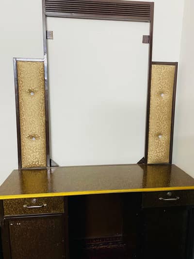 Dressing table