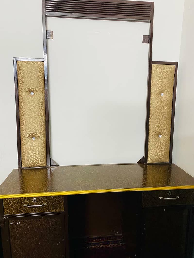 Dressing table 0