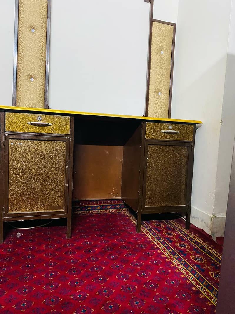Dressing table 1