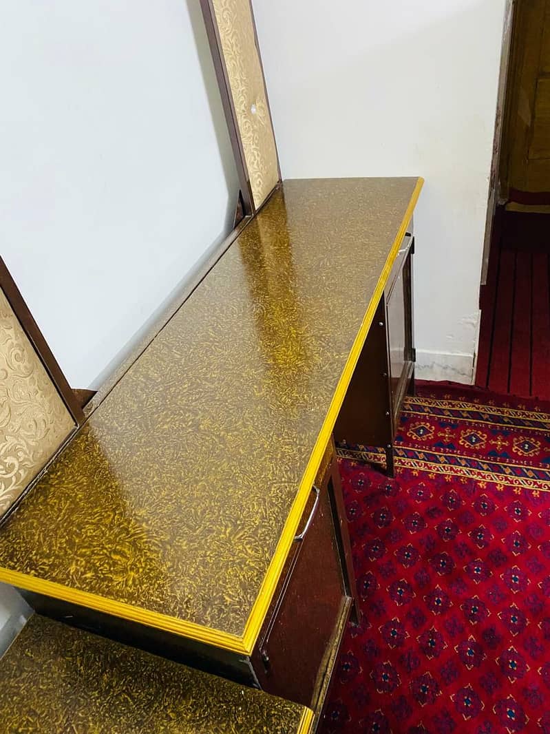 Dressing table 3