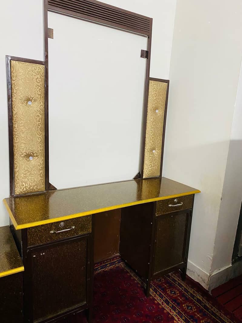 Dressing table 4