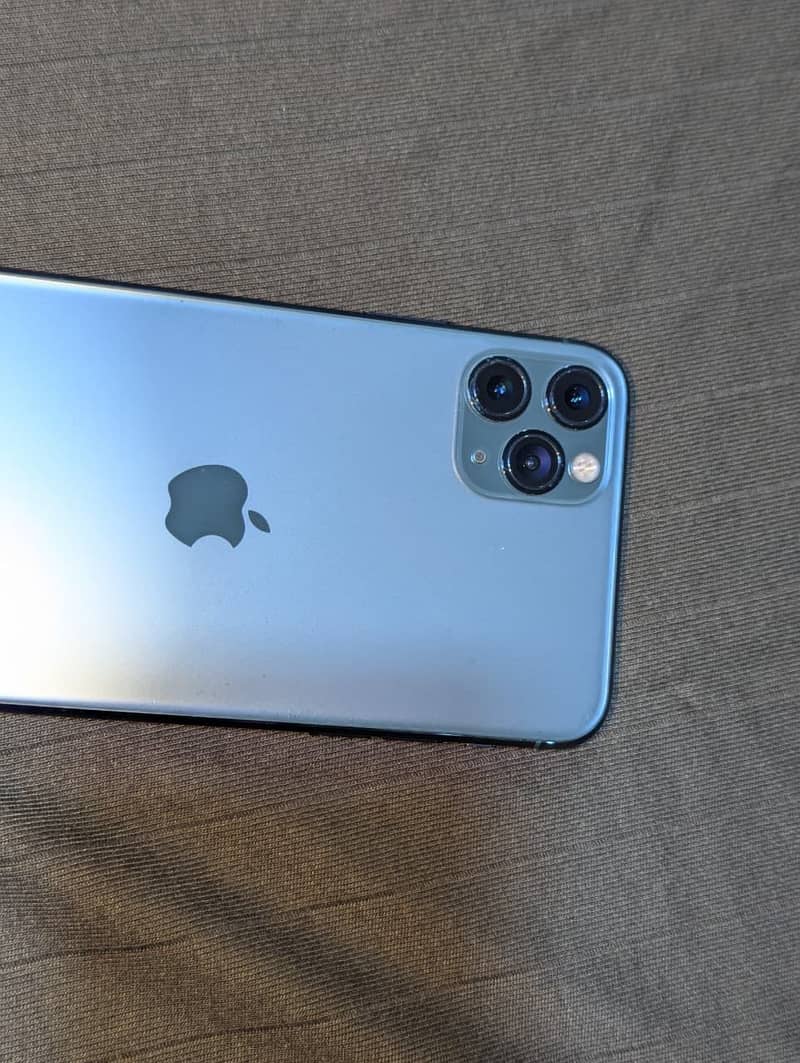Apple iPhone 11 Pro Max 4
