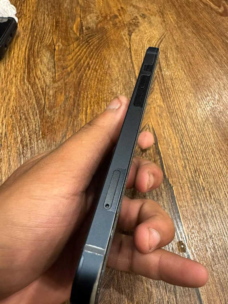 Apple iPhone 13 JV 5