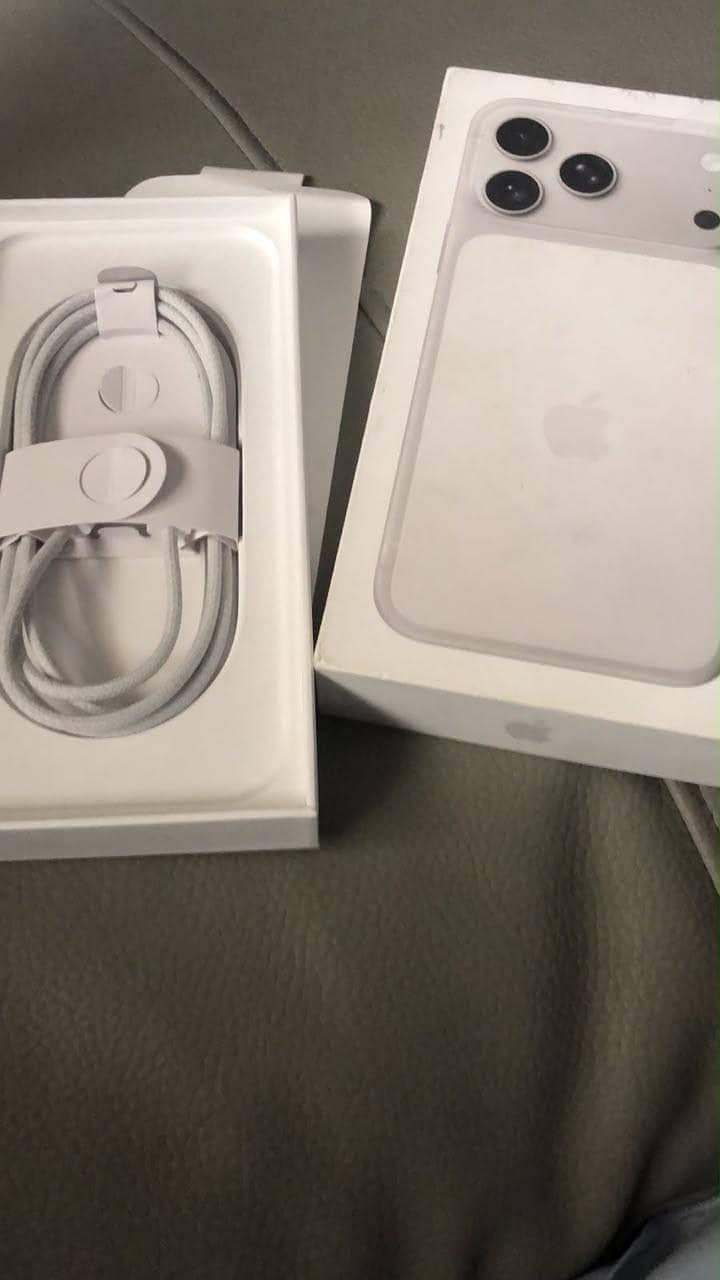 Apple iPhone 17 Pro Max 4