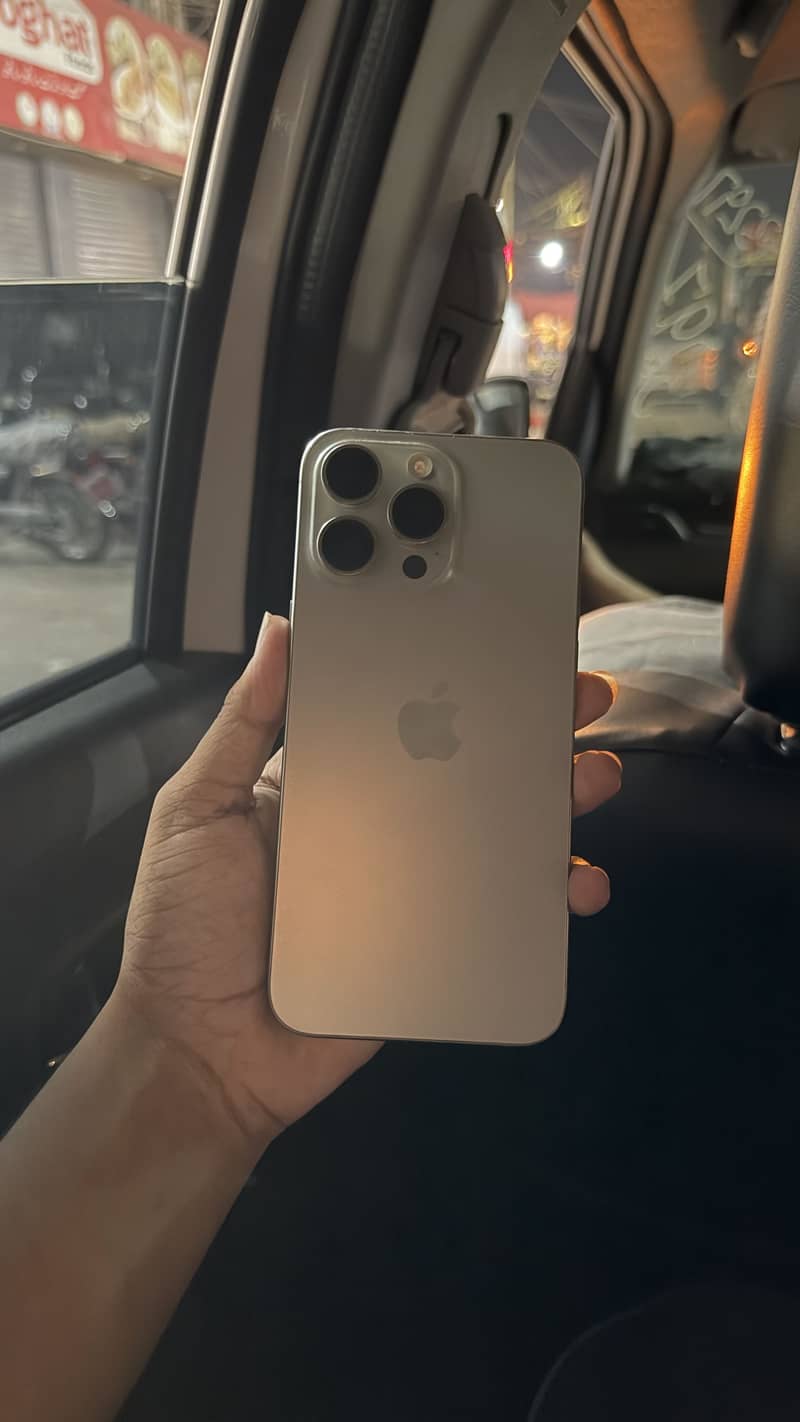 Apple iPhone 15 Pro Max 0