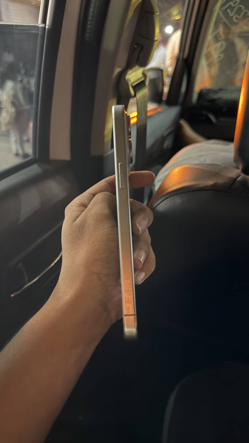 Apple iPhone 15 Pro Max 1