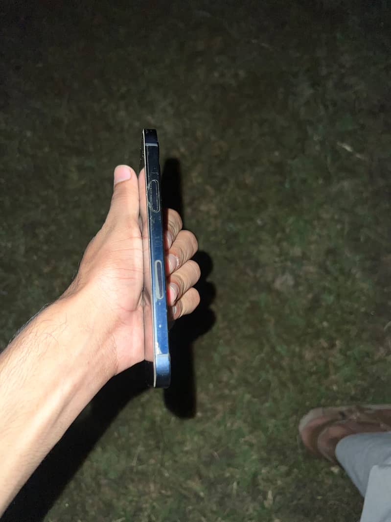 Apple iPhone 12 3