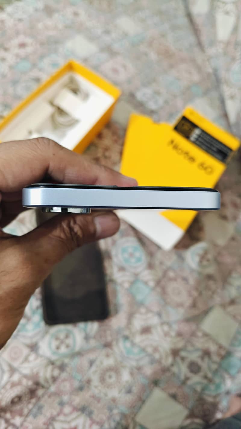 Realme Note 60 4