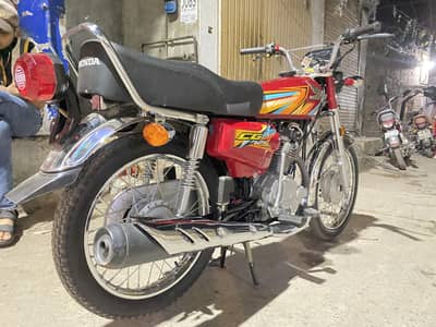 Honda 125 Brand New only 2500 one hand use