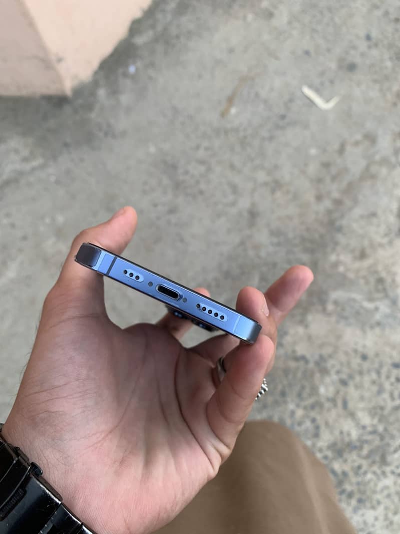 Apple iPhone 13 Pro 2