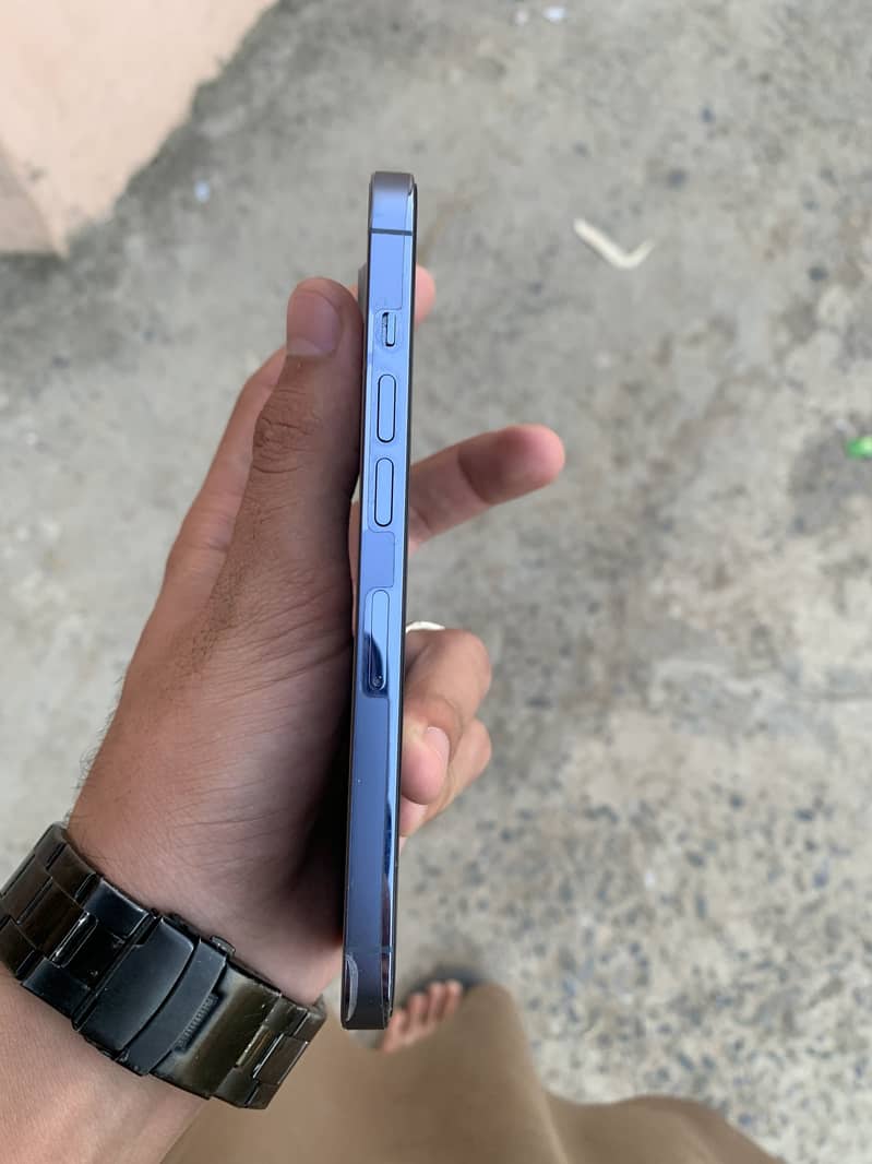 Apple iPhone 13 Pro 4