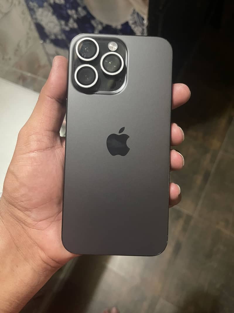 Apple iPhone 15 Pro Max 1