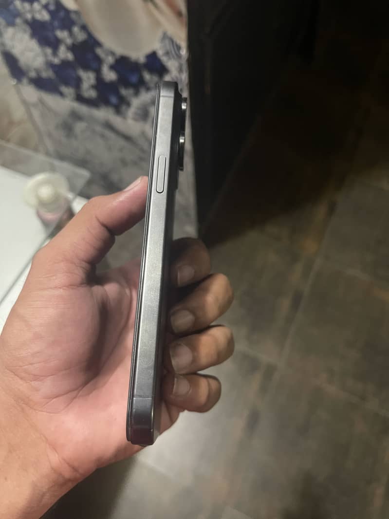 Apple iPhone 15 Pro Max 4