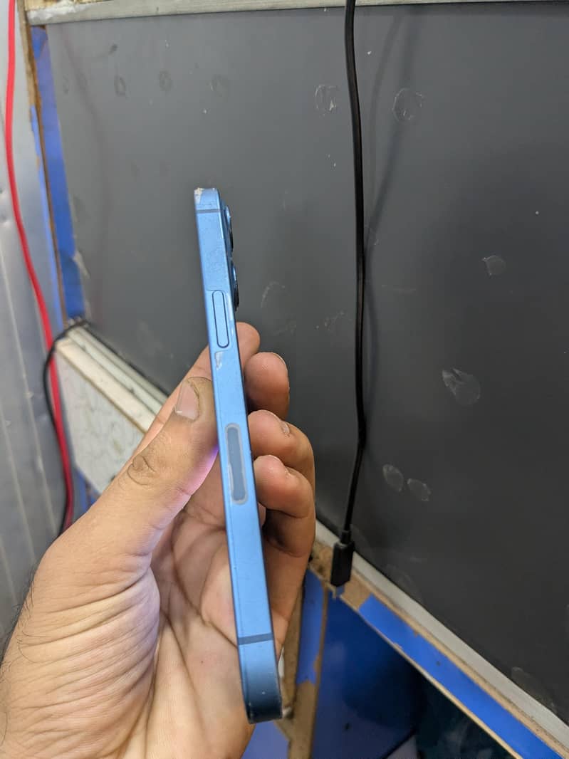 Apple iPhone 13 1