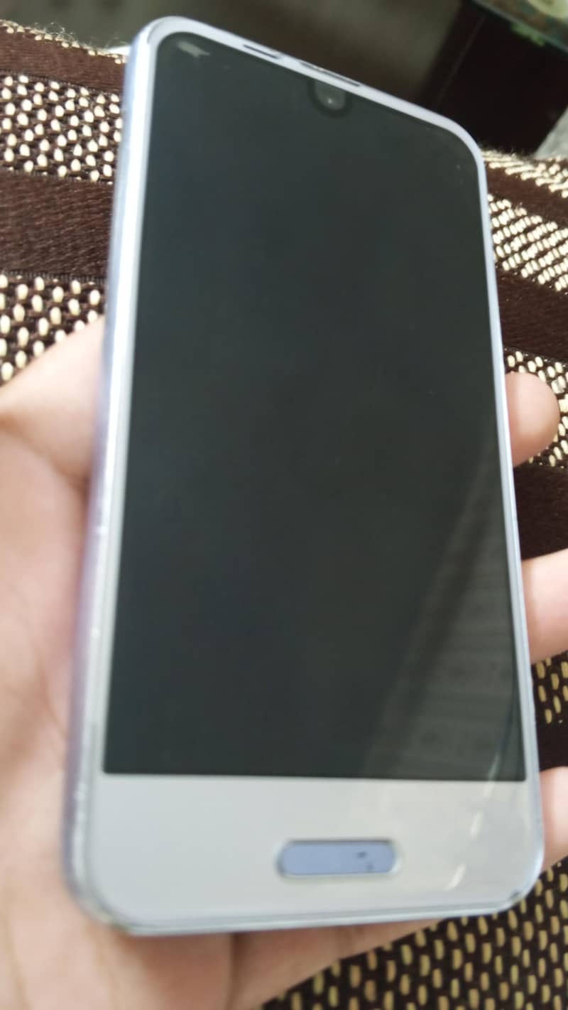 Sharp Aquos  R2 0