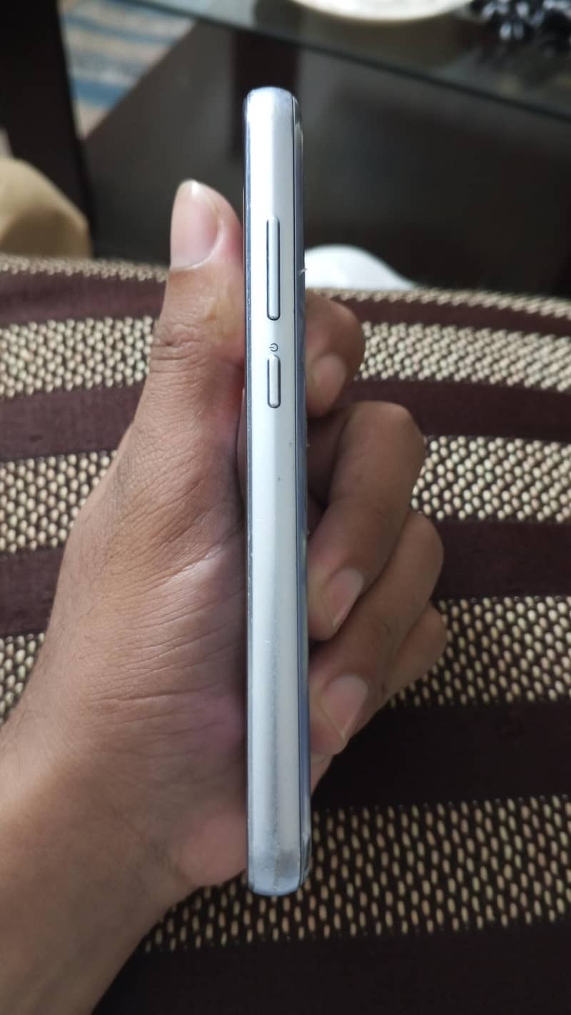 Sharp Aquos  R2 2