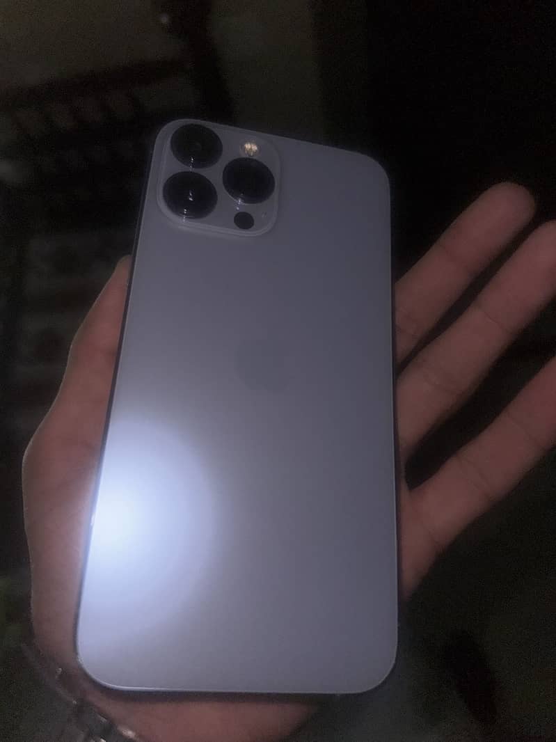 Apple iPhone 13 Pro Max 4