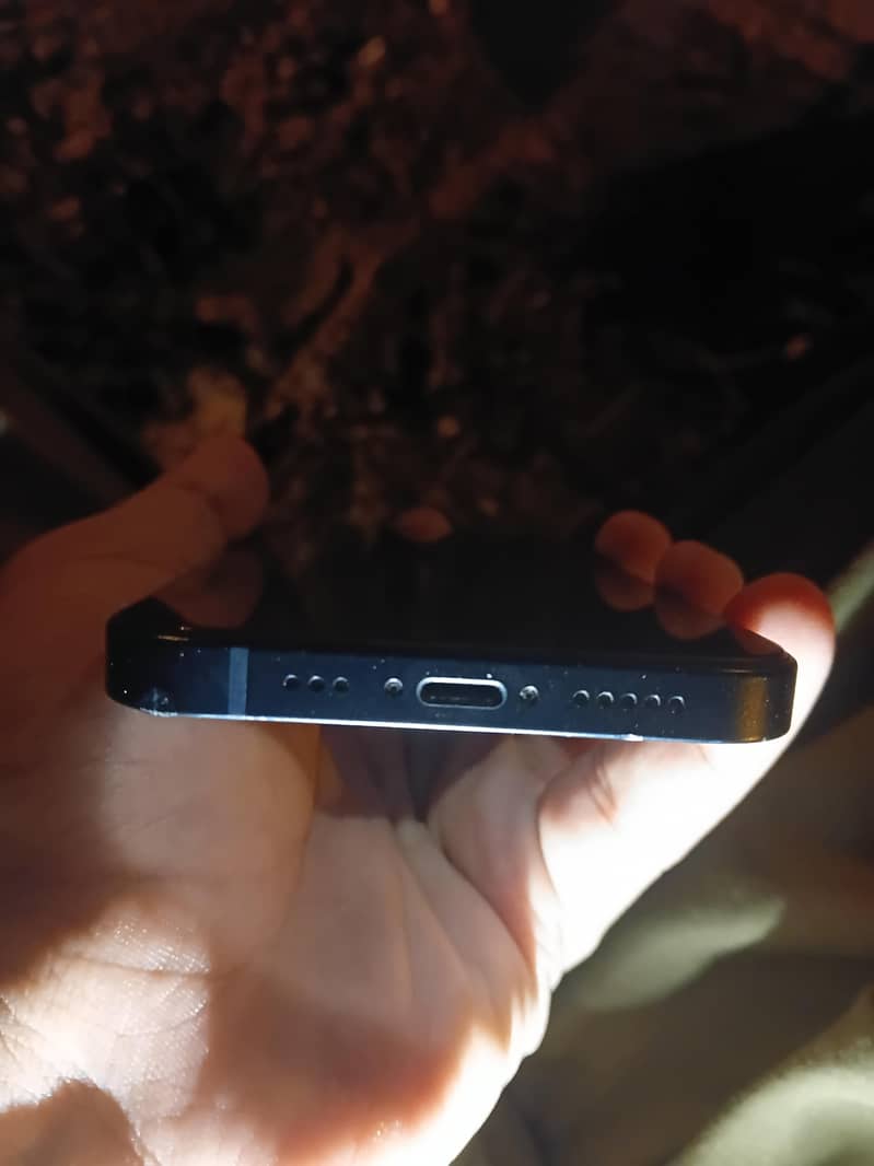Apple iPhone 13 2