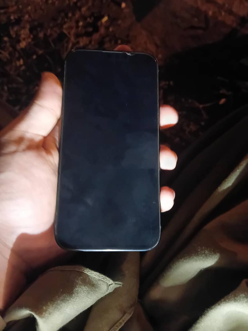 Apple iPhone 13 4