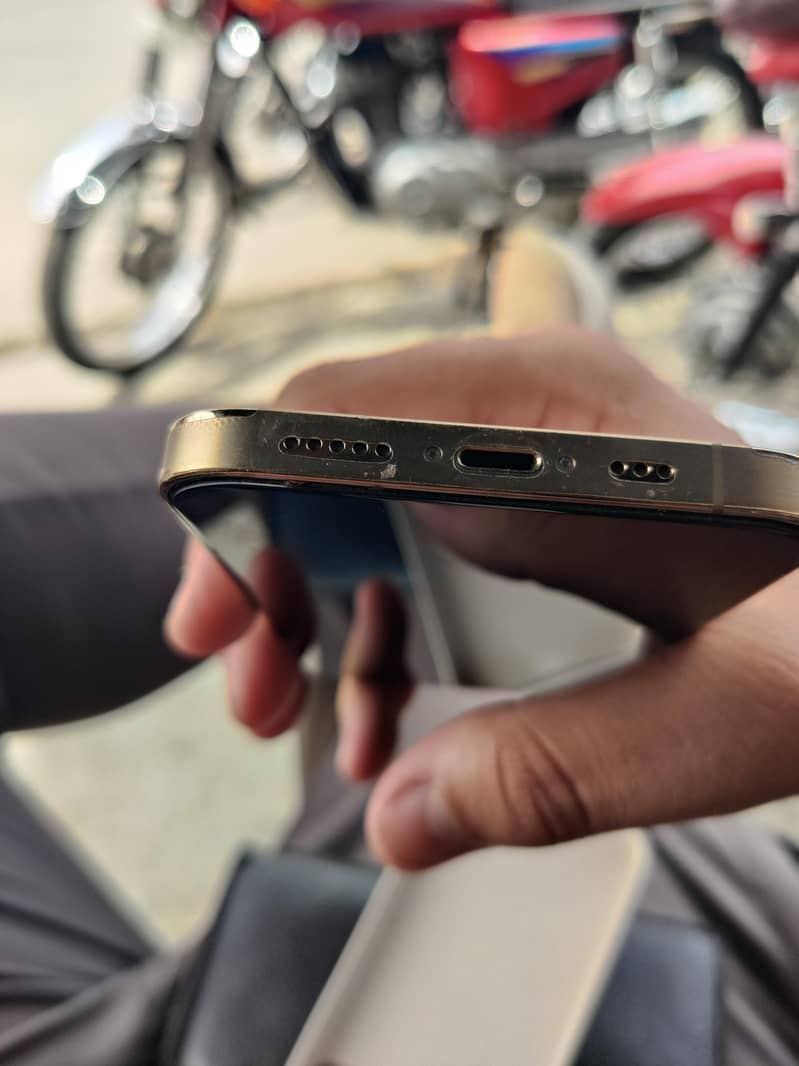 Apple iPhone 12 Pro 1