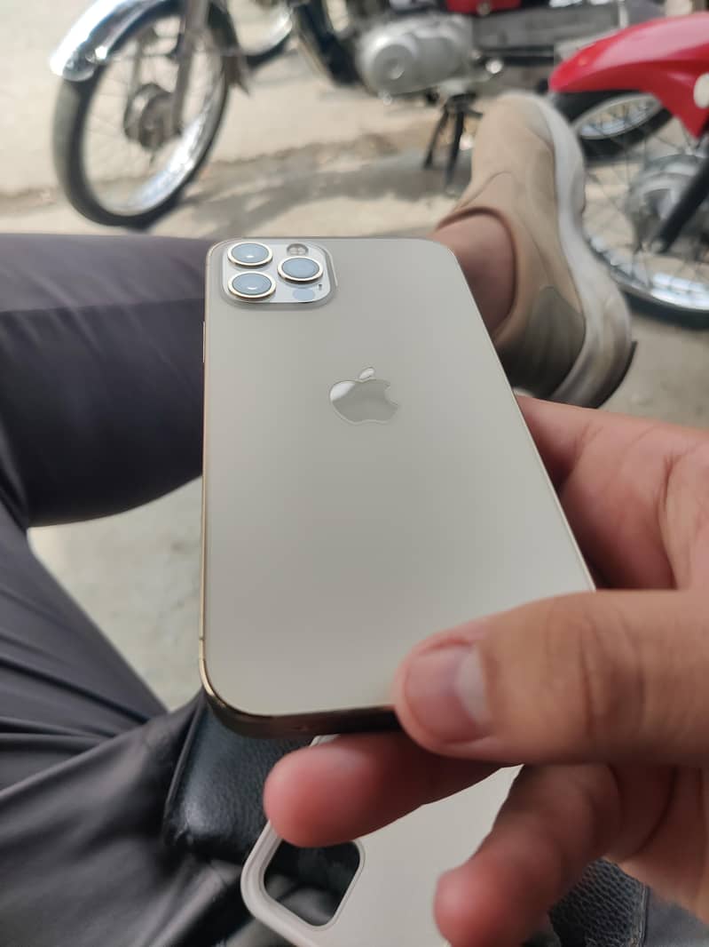 Apple iPhone 12 Pro 2
