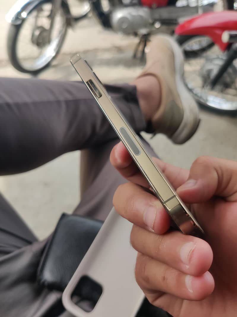 Apple iPhone 12 Pro 3