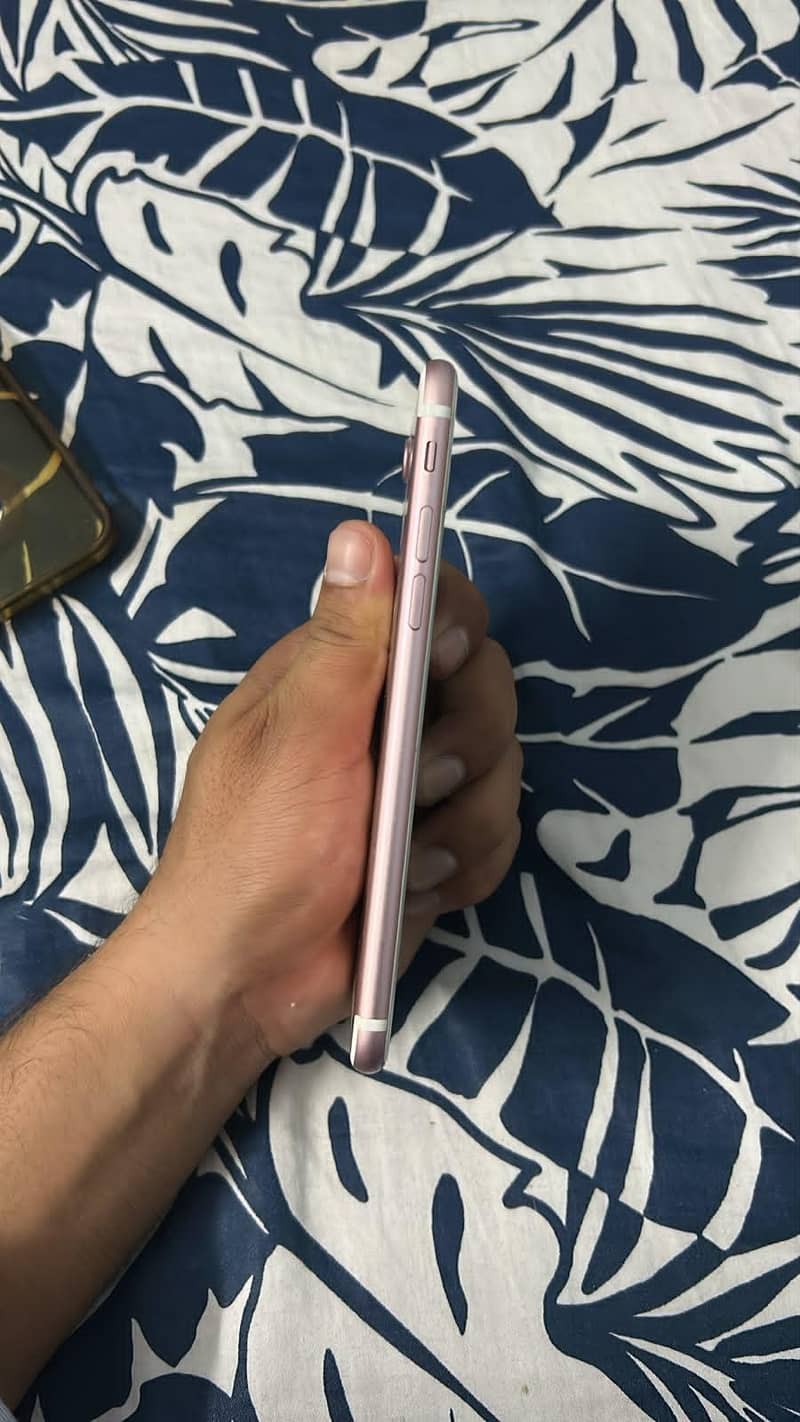 Apple iPhone 7 1