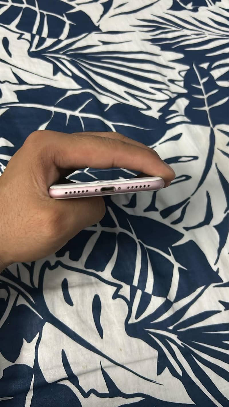 Apple iPhone 7 5