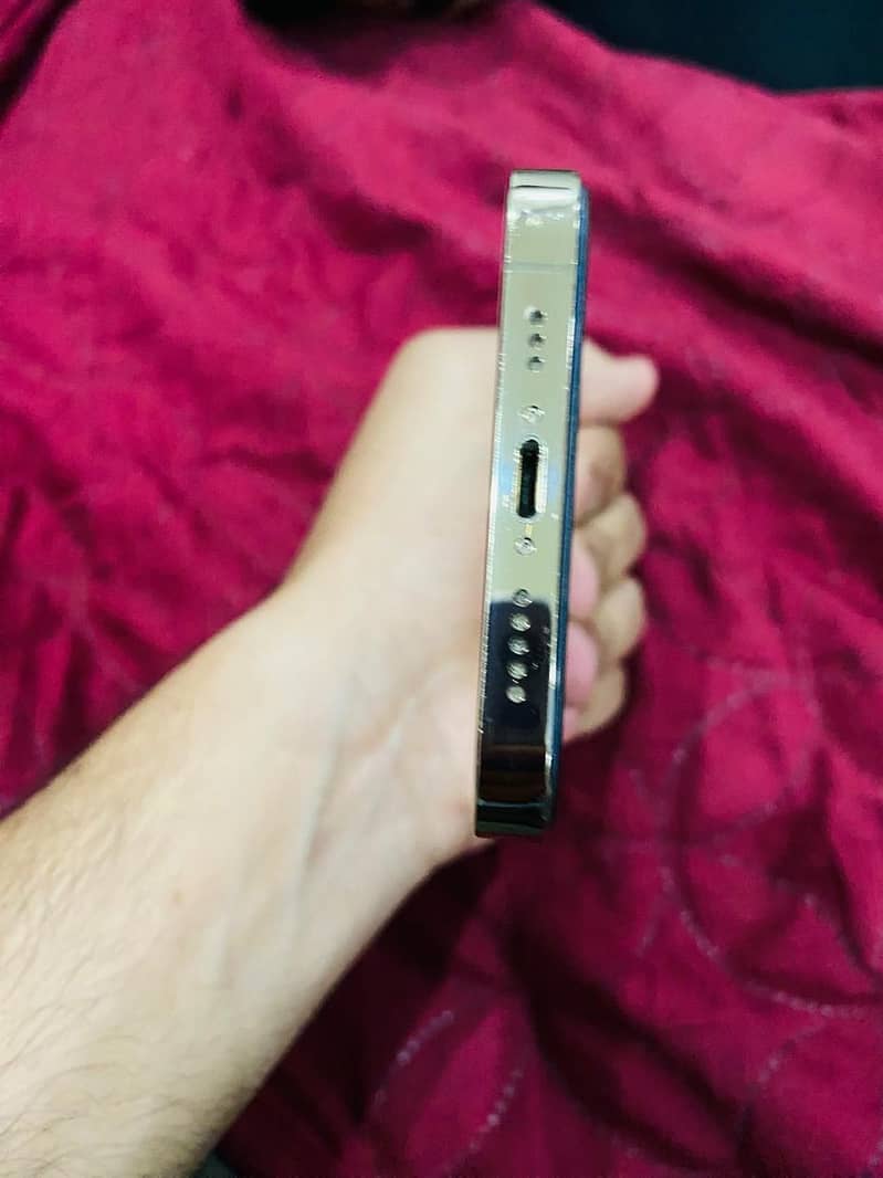 Apple iPhone 12 Pro 4