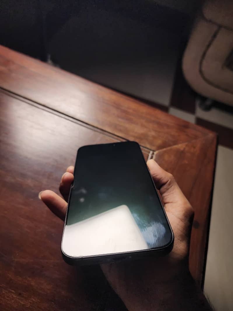 Apple iPhone 16 Pro Max 9